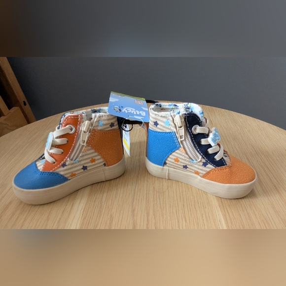 NWT Bluey Unisex Kids (Size 5) Sneakers/Shoes With Faux Laces And Zipper Closure - Picture 12 of 16